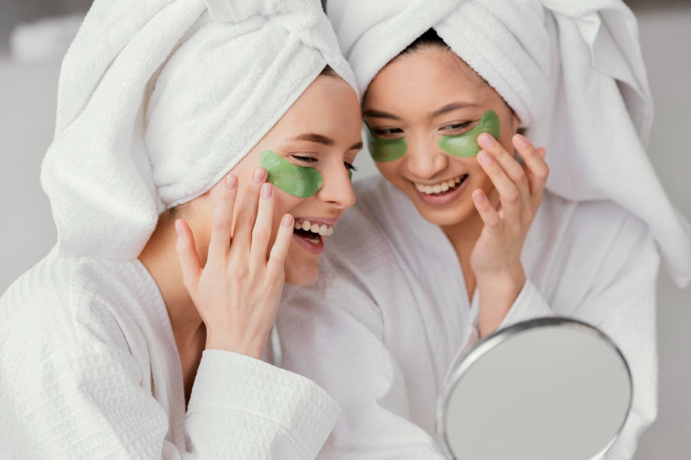 Azelaic acid gel tube used for treating acne and rosacea