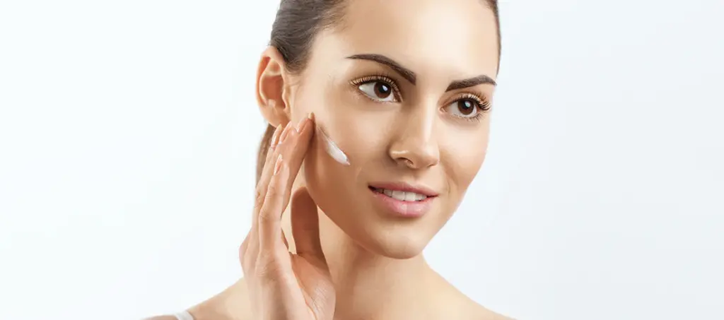 How to Use Adapalene and Benzoyl Peroxide 3 Moisturizer to keep your skin hydrated