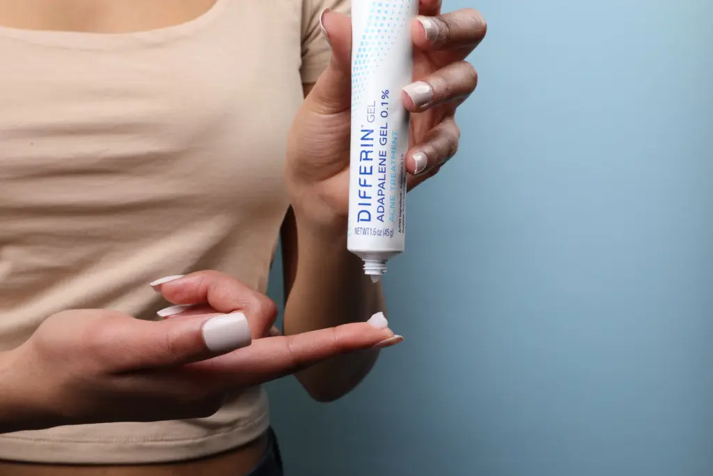 How to Use Adapalene and Benzoyl Peroxide 1 Adapalene